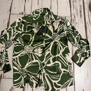 NWT Haver brand Green and White Floral satin/ silk feel  Button-Up Shirt